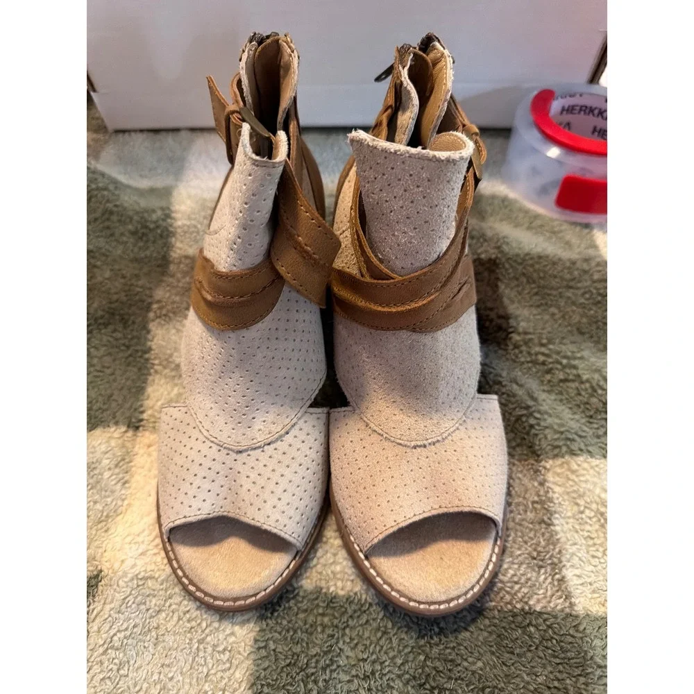 Roan Women Tan Cream Leather Perforated Peep Toe Cutout‎ Block Heel Booties 7